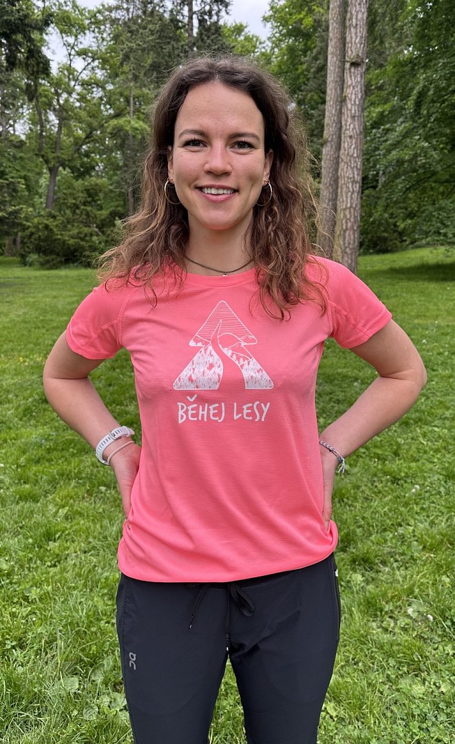 Růžové funkční dámské tričko Běhej lesy